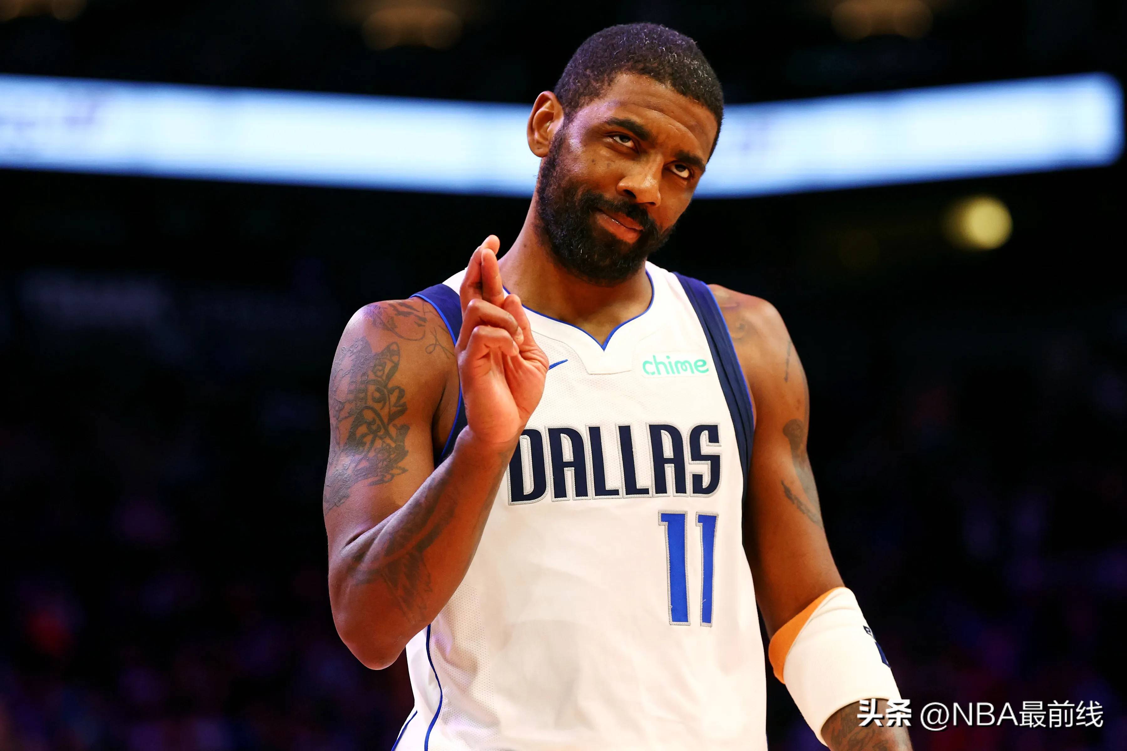 打到肘部 打到肘部